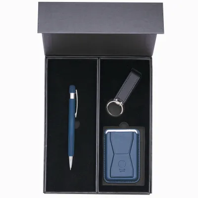 Комплект бележник А5, химикалка, картодържач и USB 