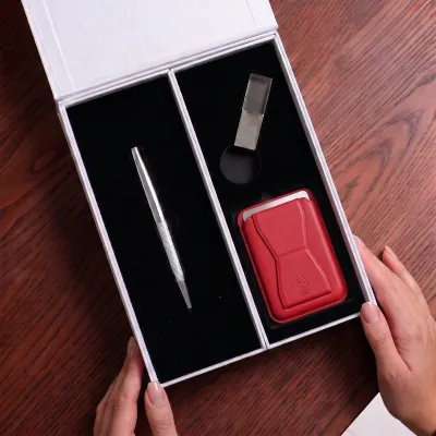 Дамски комплект бележник А5, химикалка, картодържач и USB 