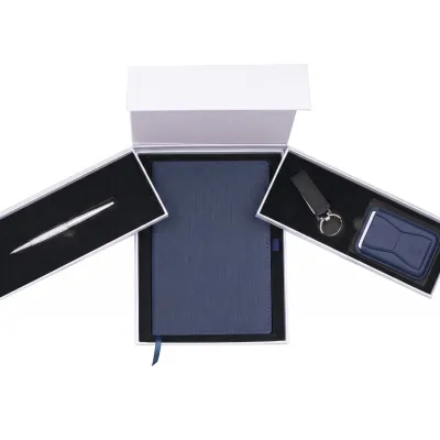 Дамски комплект бележник А5, химикалка, картодържач и USB 