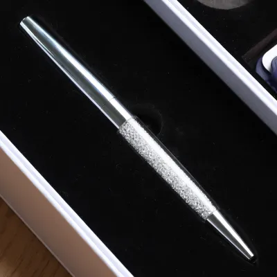 Дамски комплект бележник А5, химикалка, картодържач и USB 