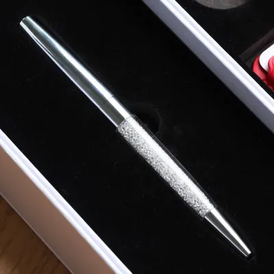 Дамски комплект бележник А5, химикалка, картодържач и USB 