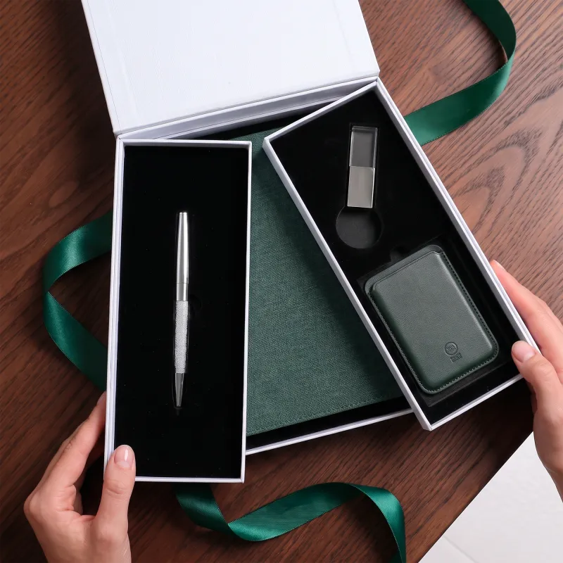 Дамски комплект бележник А5, химикалка, картодържач и USB 